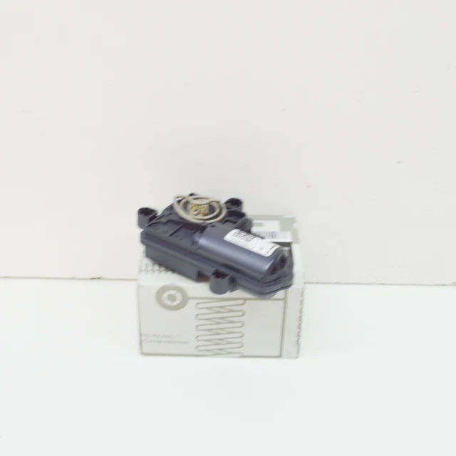 MERCEDESBENZ CLA COUPE C117 AMG Exhaust Flap Actuator A1769060501 NEW