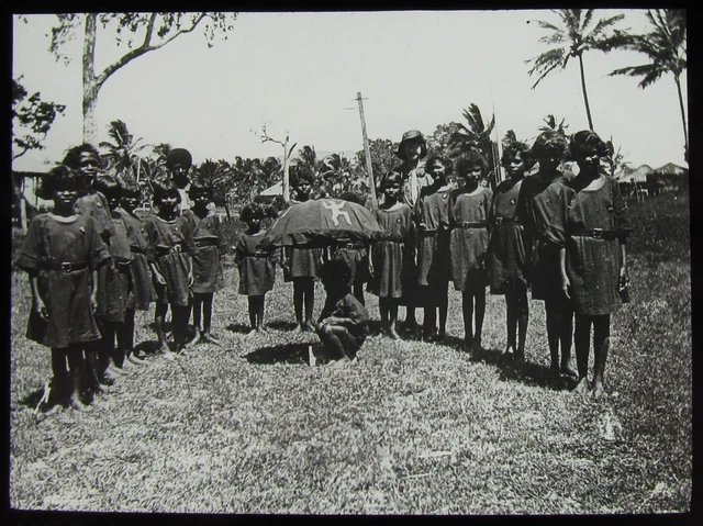 Glas Magic Lantern Rutsche BROWNIE GROUP YARRABAH C1930 FOTO AUSTRALIEN ABORIGINES