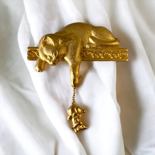 New Vintage Goldtone JJ Jonette Jewelry Cat Kitten & Dangling Mouse Bar Pin