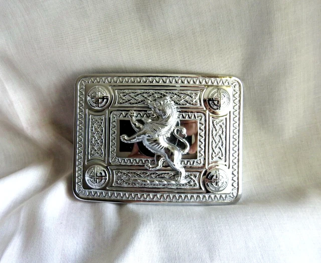 Fibbia da cintura kilt cromato rampante leone nodo celtico scudo cupola di Kinloch Anderson
