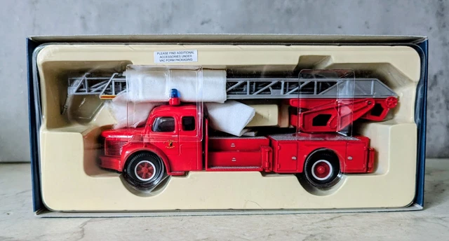 BERLIET grande échelle pompiers de Marseille de CORGI HERITAGE au 1/50 ème