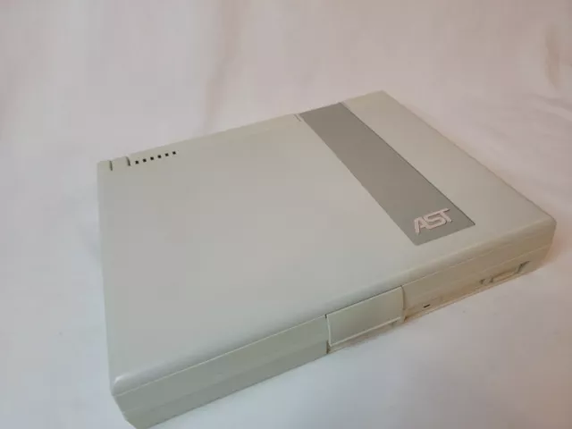 AST Premium Exec 386SX/25 Laptop Computer Collectible Vintage RETRO 2