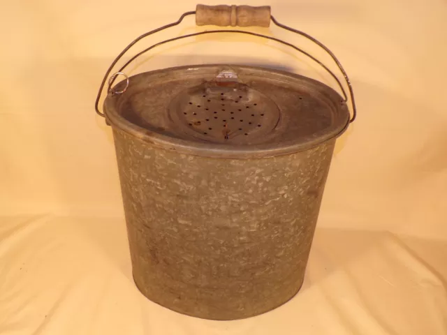 Vintage . Black Oval Bait Bucket Galvanized Minnow Bucket Wood Handle 