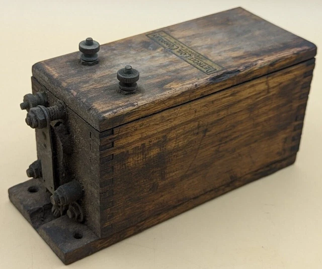 Nice Original Vintage Antique DETROIT COIL COMPANY Buzz Coil Box/SparkCell
