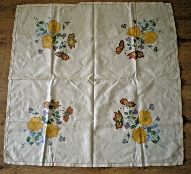 Vintage quadratische Leinen Tischdecke gestempelt mit Schmetterlingen + Blumen zum Sticken.