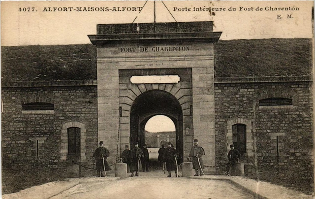 CPA AK MAISONS-ALFORT Porte intérieure du Fort de CHARENTON (672023)