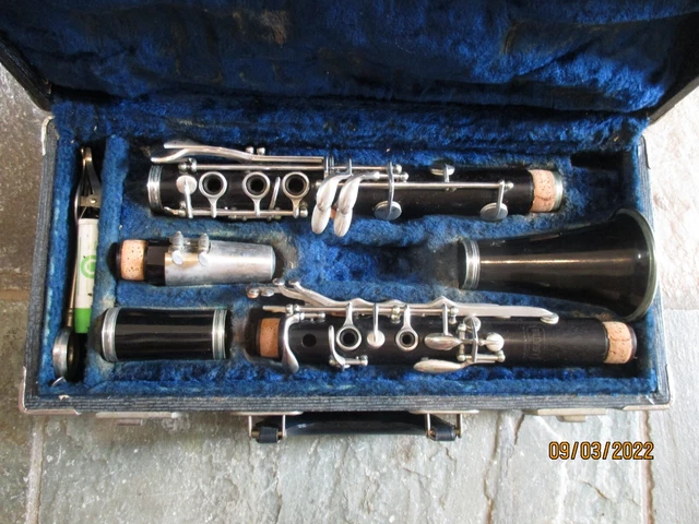 Selmer Bundy brand Clarinet. Made in USA