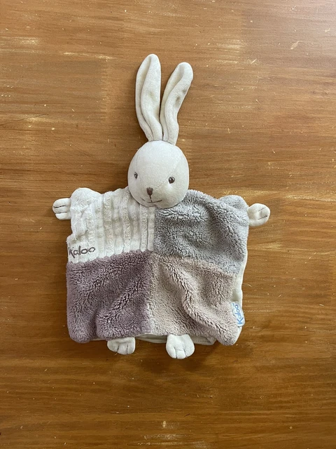 Doudou Lapin Marionnette KALOO Beige Marron Patchwork Plat