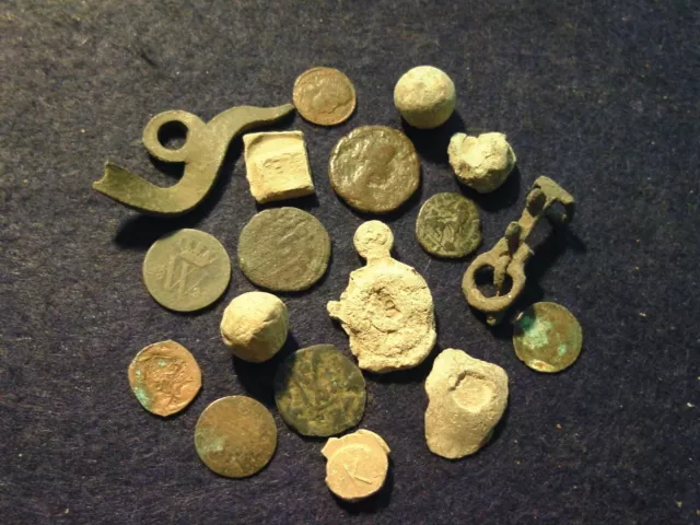 Röm. Kaiserzeit, Lot Münzen und weitere Gegenstände ca. 170 g