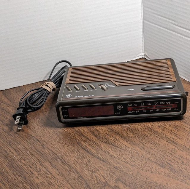 VINTAGE GE DIGITAL Clock Radio 74612B Alarm AM/FM Brown Red LED