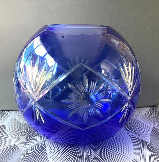 ANCIEN VASE BOULE en cristal de SAINT LOUIS doublé bleu Fleurs Overlay