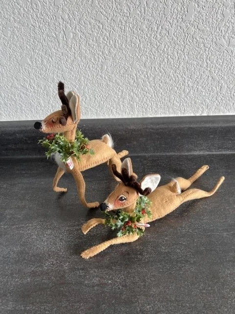 2 Vintage Annalee Christmas Reindeer 8" x 8" 2 Vintage Annalee Christmas Reindeer 8" x 8"