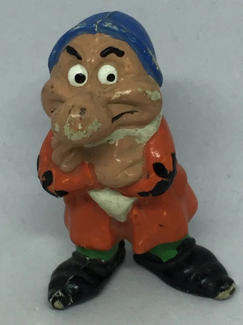 Figurine Ancienne En PVC - Nain De Jardin Tenant Un Râteau, Thème Cartoon