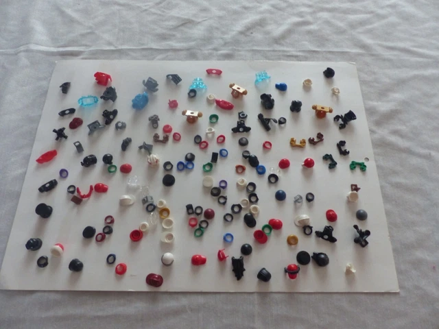Lego : lot de tour de cou ,foulard ,chapeau , armure et autre pour figurine