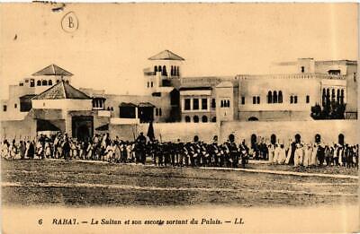CPA AK RABAT Le Sultan et son escorte sortant du Palais MAROC (689963)