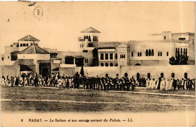 CPA AK RABAT The Sultan and his escort leaving the Moroccan Palace (689963)
