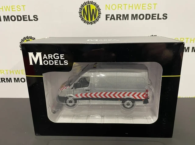 Véhicule utilitaire miniature MERCEDES 1/32