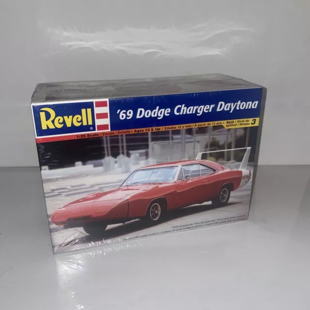 REVELL  1/25th SCALE 1969 DODGE CHARGER DAYTONA  #85-2824  NEW SEALED