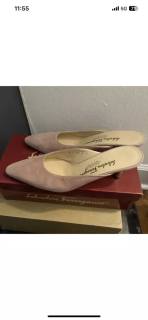 salvatore ferragamo boutique women Pink Suede Pump Heel Polka Dot Size8.5 Box