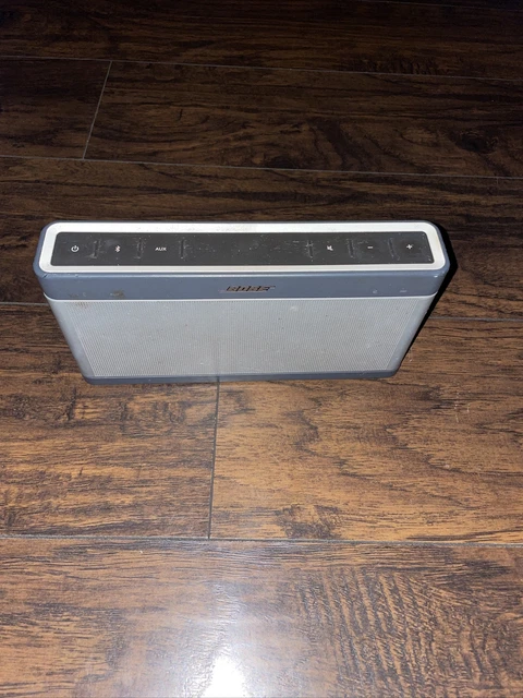 Bose SoundLink Bluetooth Speaker III Model 414255  - FOR PARTS read description