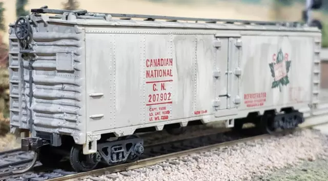 Athearn Blue Box HO Scale Weathered Canadian National (CNR) 40' Refrigerator Car