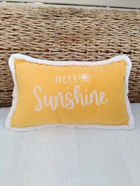 Funda de cojín decorativa muy veraniega Hello Sunshine con bordado 2