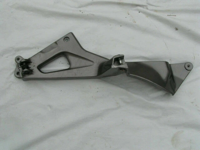 Platine de repose pied passager gauche origine pour moto Kawasaki 700