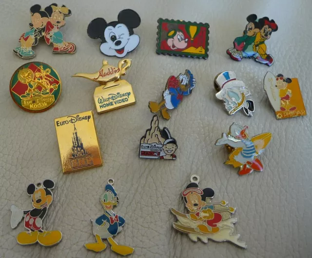 pins DISNEY LOT