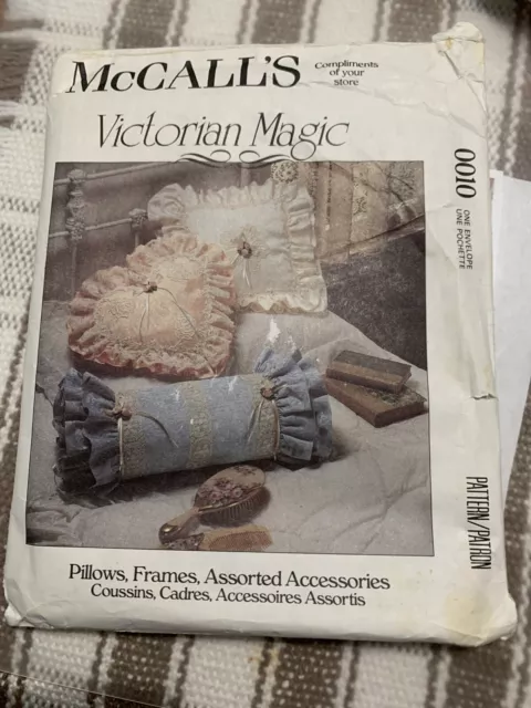 VTG 70s McCALLS 0010 VICTORIAN MAGIC Pillows Frames & Accessories PATTERN Uncut