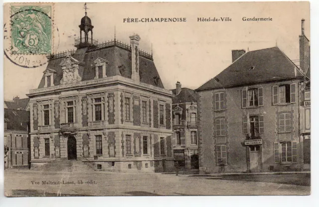 FERE CHAMPENOISE - Marne - CPA 51 - l' Hotel de ville - place - Gendarmerie