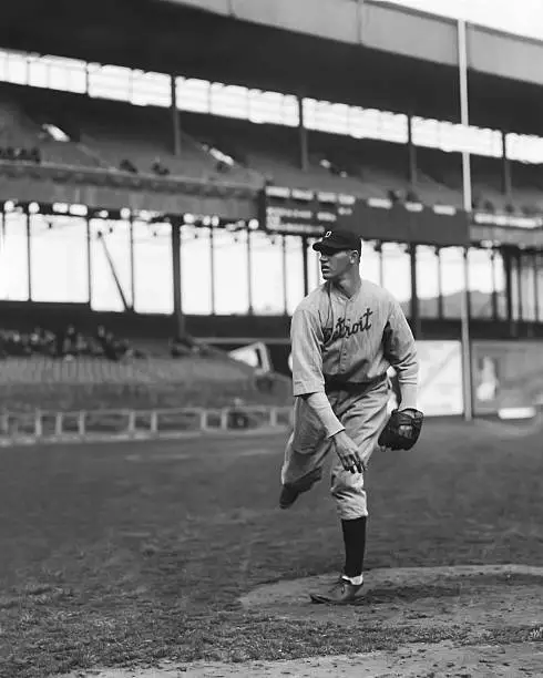 Schoolboy Rowe of the Detroit Tigers throwing a ball Baseball Old Photo