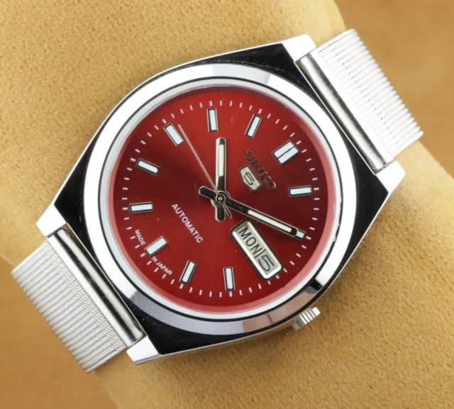Vintage Seiko 5 Rosso Ciliegia Automatico Giappone UOMO Lavoro Orologio da Polso