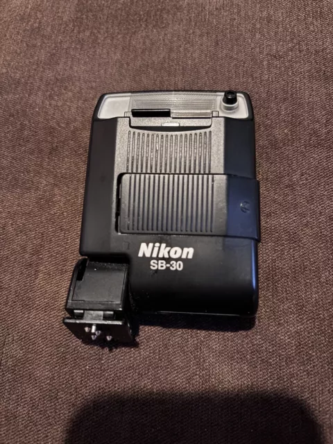 Nikon SB-30 AF Speed light for Nikon Digital SLR Cameras Case Included