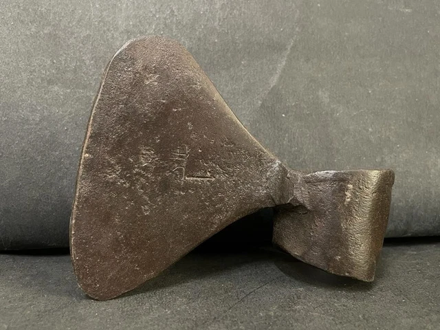 TÊTE DE HACHE en fer massif forgé à la main antique des années 1850