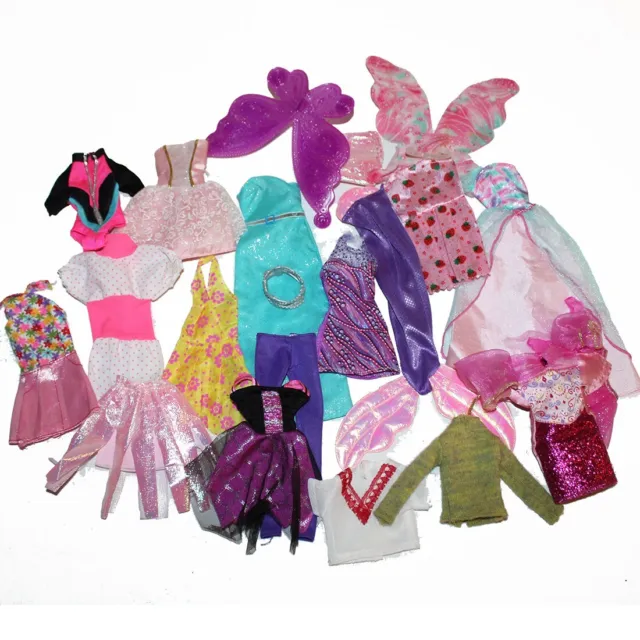 Lot de 18 vêtements robes et accessoires Barbie Mattel vintage