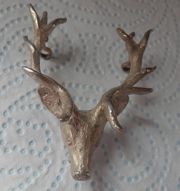 Scottish Stag Head Cap Badge / Glengarry Hat Badge ---  SilverTone -- Military