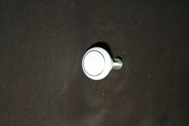 Bouton de porte ou tiroir ancien en Porcelaine blanche trait doré