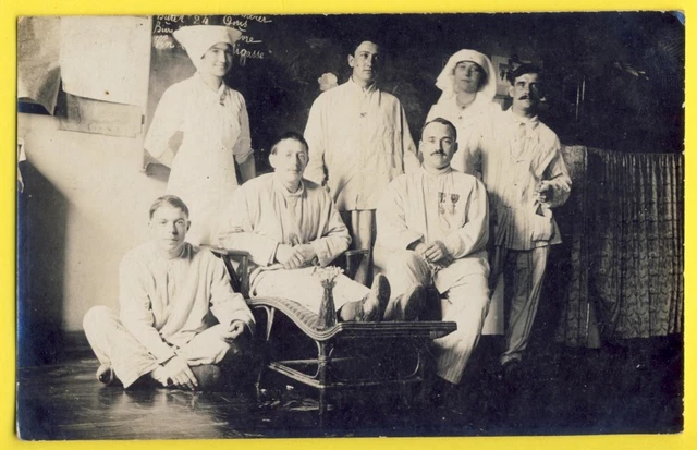 cpa France Carte Photo Guerre MILITAIRES SOLDATS Bléssés INFIRMIERE HÔPITAL