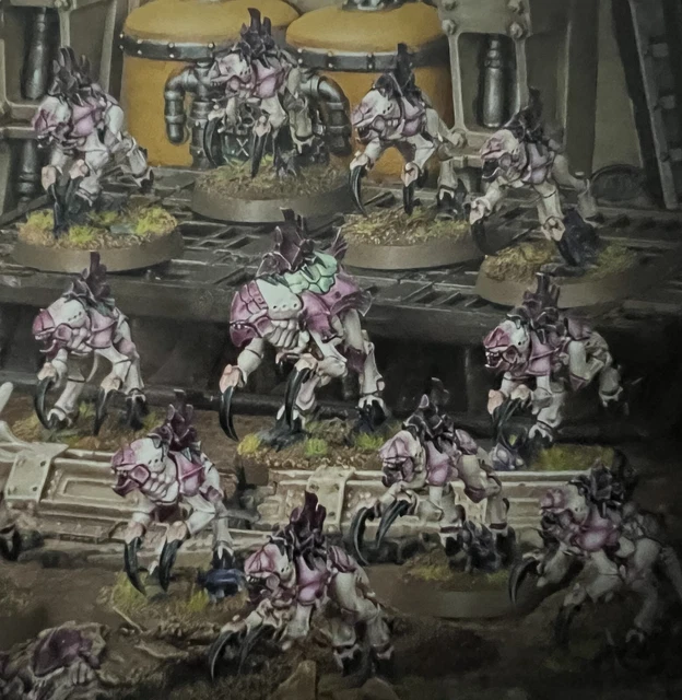 Warhammer 40K &ndash; 11x Neurogaunts Tyranid &ndash; Dipinti E Assemblati, Ottime Condizioni