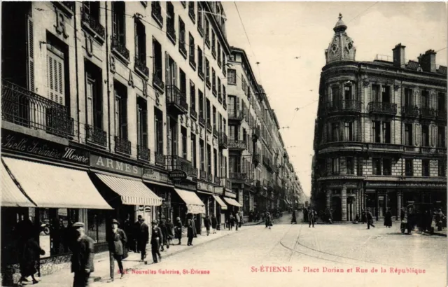 CPA MONTROND - Place Dorian et Rue de la République (166115)