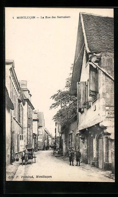 CPA Montlucon, La Rue des Serruiers, vue de la rue