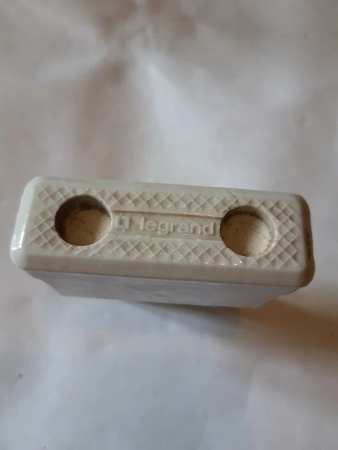 ancien fusible recharge  porcelaine 15 A Legrand  axe des broches 3 cm testé Ok