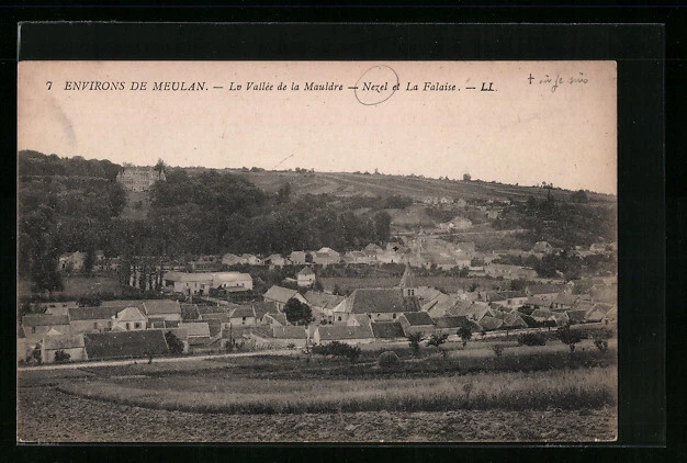 CPA Nezel, La Vallée de la Mauldre, general view and La Cliff