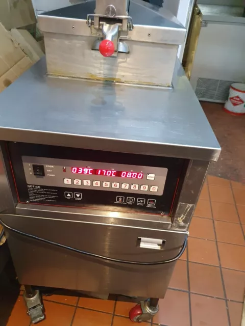 Henny Penny Fried Chicken Gas Pressure Fryer. High quality and good condition.