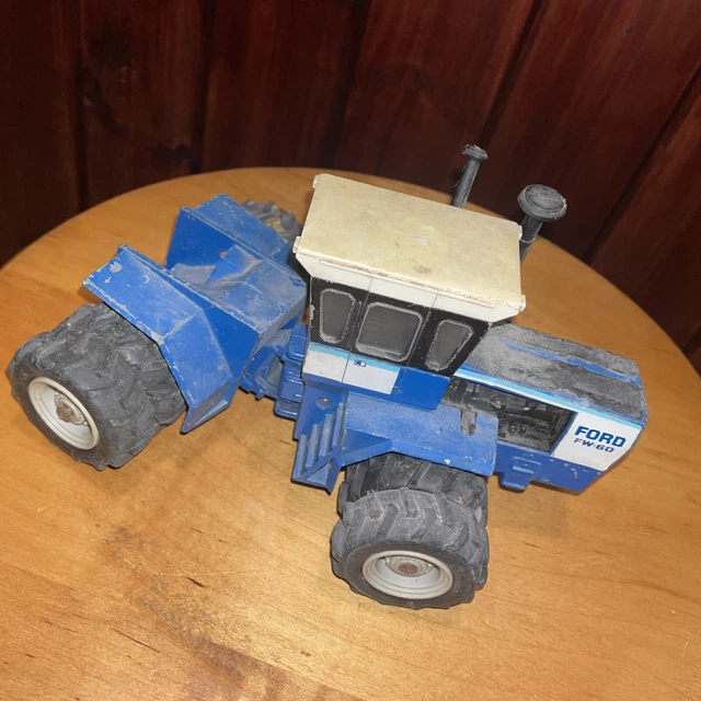 Vintage 1/32 Ertl Farm Toy Ford FW-60 4WD Tractor