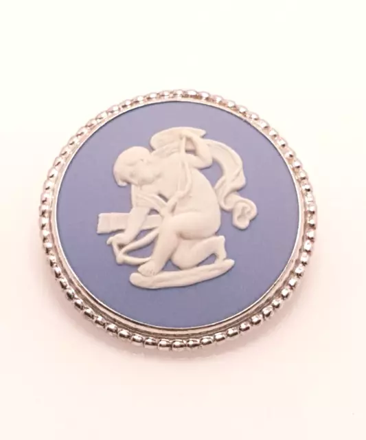 Wedgwood cameo brooch shop value