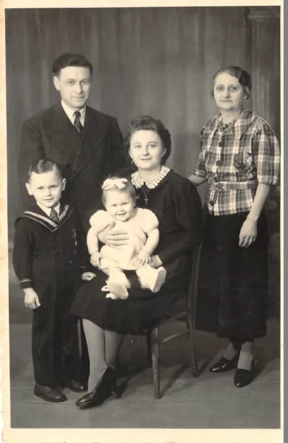 ART PHOTO - Family, Parents, Grandmother and 2 Children
