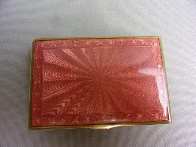 Petite boite, pilulier ancienne en métal doré et email guilloché