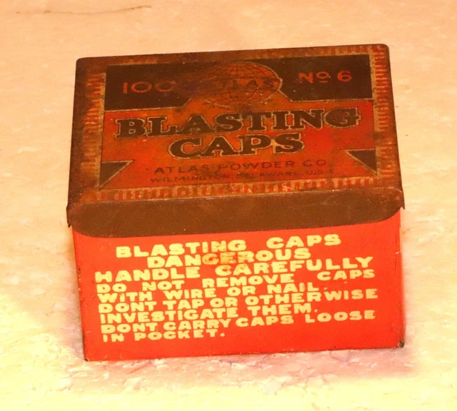 Vintage Empty 100 Count #6 Atlas Powder Co. Wilmington DE Blasting Caps Tin