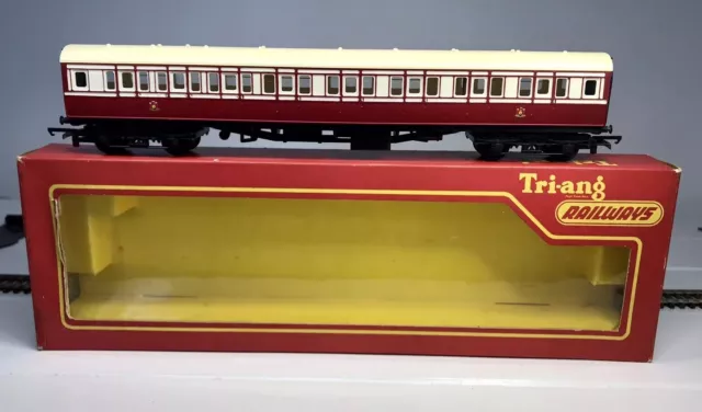 TRI-ANG  RAILWAYS OO R427 CALEDONIAN RAILWAY 1st / 3rd COMPOSITE COACH - BOXED